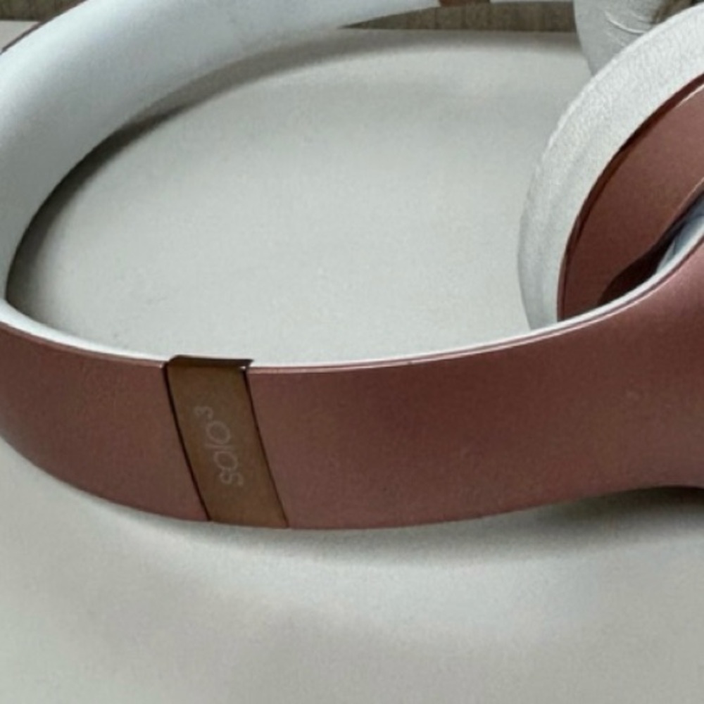 Beats by Dr. Dre Beats Wireless Solo3 Headset on ear Rose Gold/White. - Picture 10 of 10